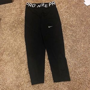 Nike Pro cropped leggings